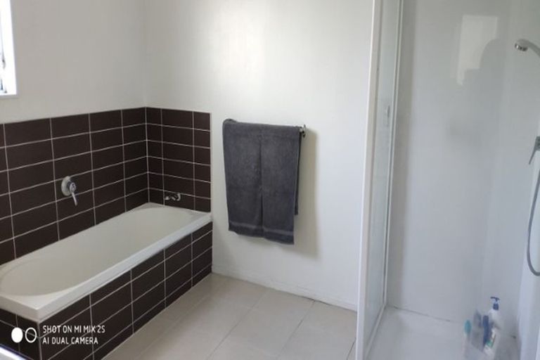 Photo of property in 23 Chedworth Drive, Glenfield, Auckland, 0629