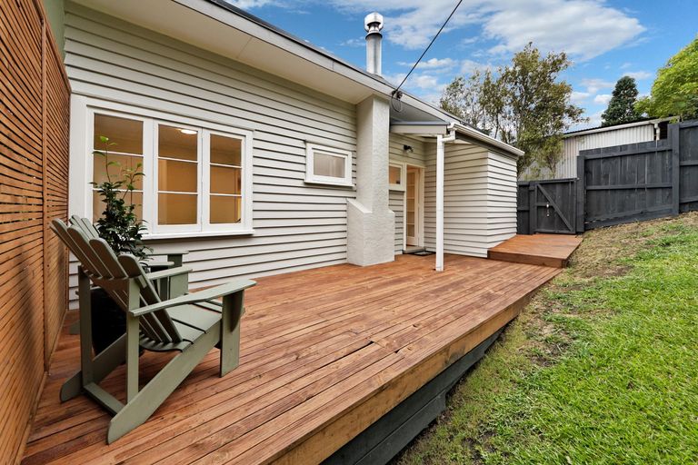 Photo of property in 95 Takahe Road, Titirangi, Auckland, 0604