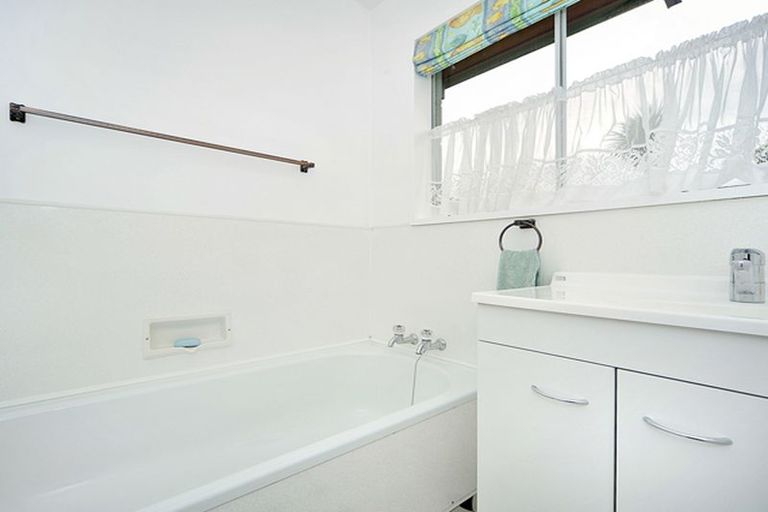 Photo of property in 3 Walnut Grove, Kelvin Grove, Palmerston North, 4414