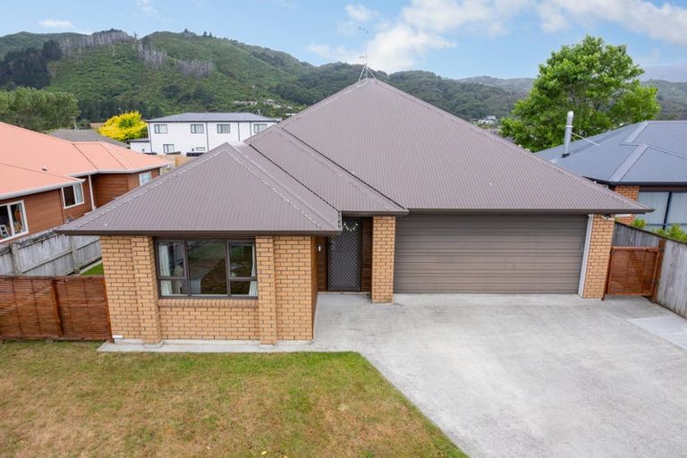 Photo of property in 13 Woodland Grove, Wainuiomata, Lower Hutt, 5014