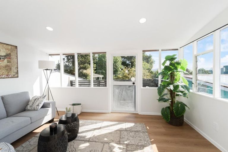 Photo of property in 37 View Road, Henderson, Auckland, 0612