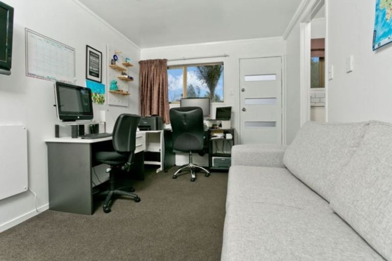 Photo of property in 2/7 Wilkinson Way, Browns Bay, Auckland, 0630