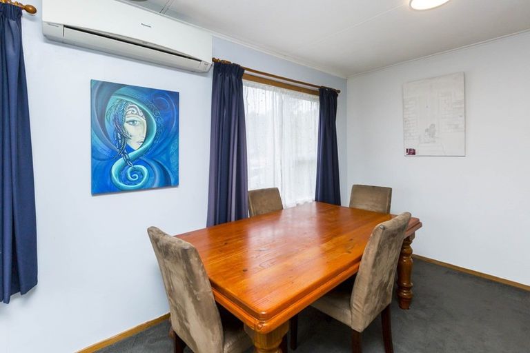 Photo of property in 28 Vista Crescent, Maoribank, Upper Hutt, 5018