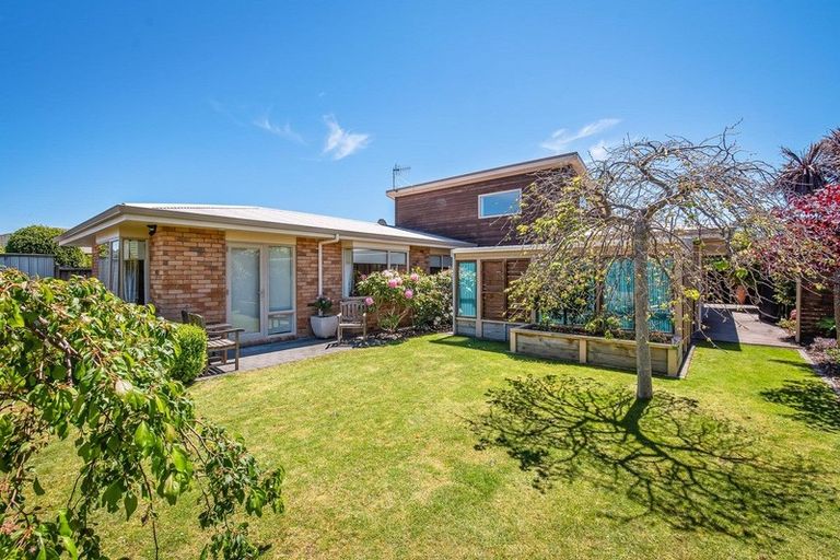 Photo of property in 26 Gandalf Crescent, Paraparaumu, 5032