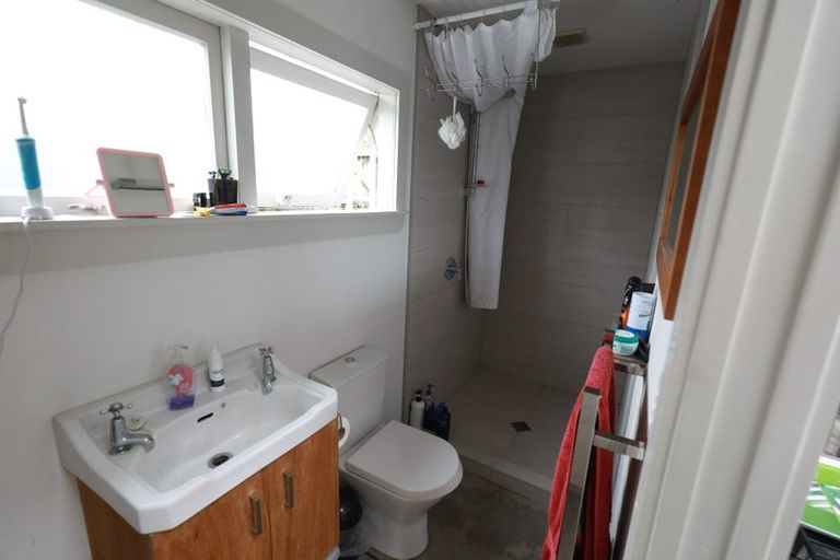 Photo of property in 1/16 Arahoe Road, New Lynn, Auckland, 0600