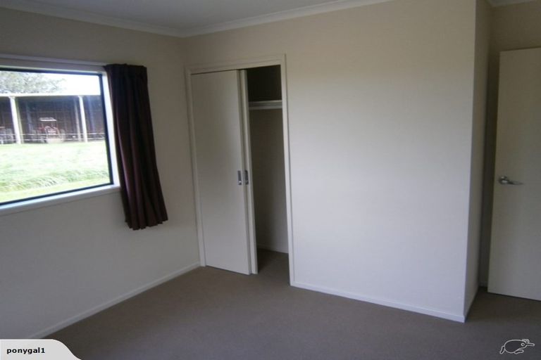 Photo of property in 581 Waitara Road, Huirangi, New Plymouth, 4373