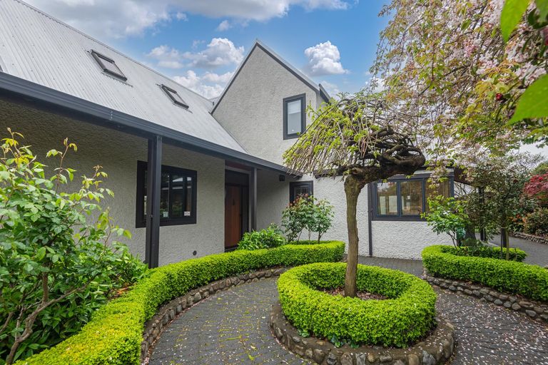 Photo of property in 18 Durham Crescent, Palmerston North, 4414