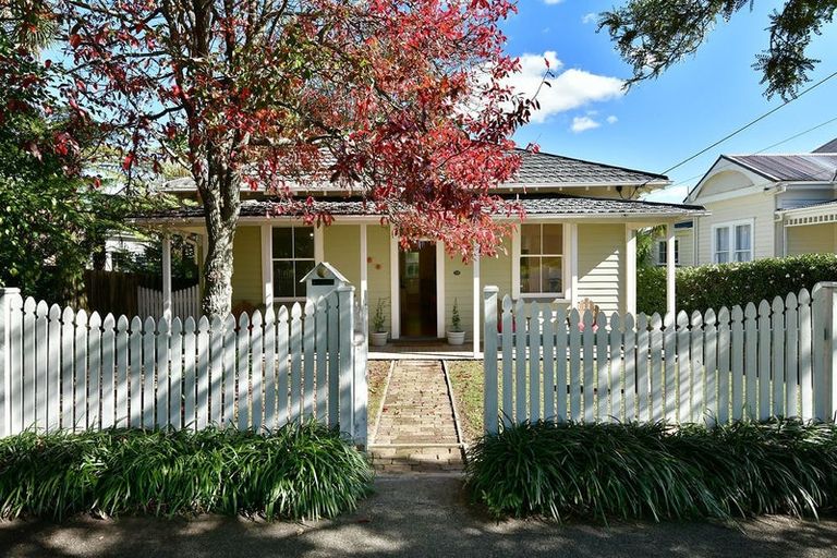 Photo of property in 25 Kowhai Street, Helensville, 0800