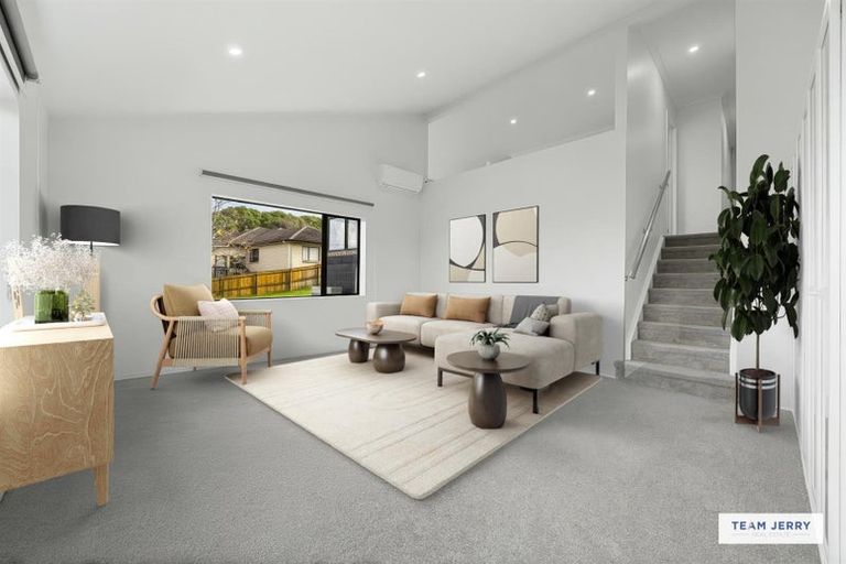 Photo of property in 28 Fairchild Avenue, Goodwood Heights, Auckland, 2105