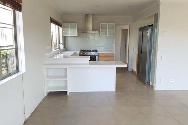 Photo of property in 2 Graham Collins Drive, Windsor Park, Auckland, 0632