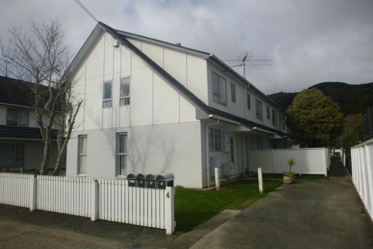 Photo of property in 4d Flock Grove, Fairfield, Lower Hutt, 5011