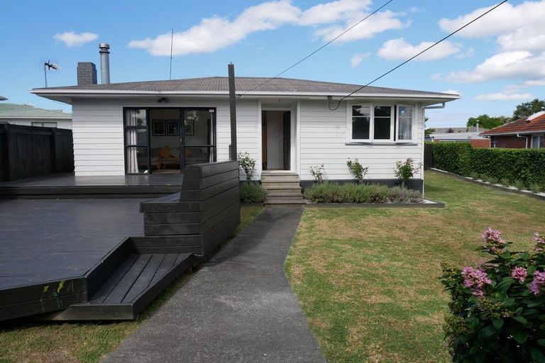 Photo of property in 12 Duncan Avenue, Te Atatu South, Auckland, 0610