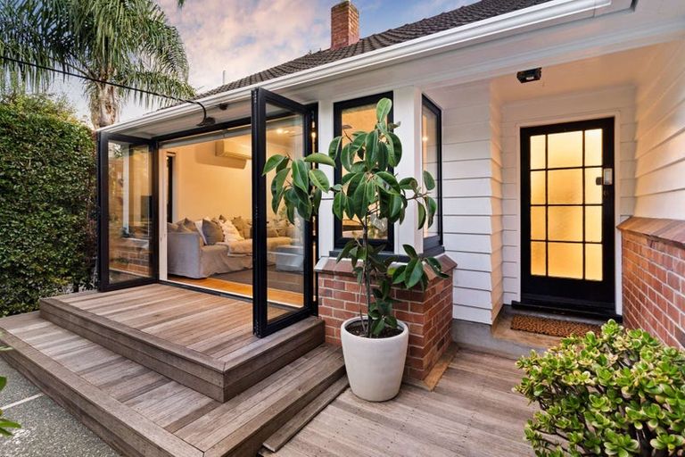 Photo of property in 261 Lake Road, Belmont, Auckland, 0622