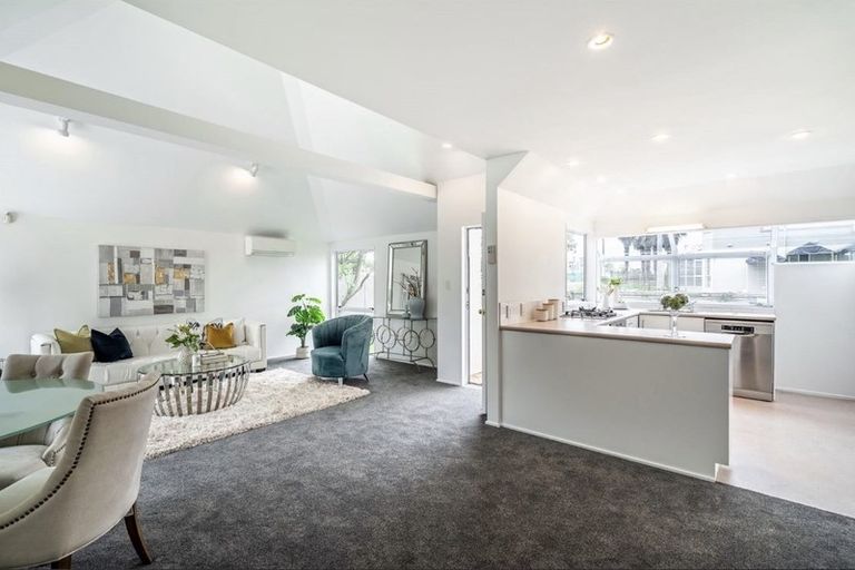 Photo of property in 1/1 Valley Road, Northcote, Auckland, 0626
