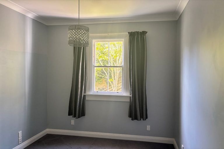 Photo of property in 30a Sutherland Crescent, Melrose, Wellington, 6023