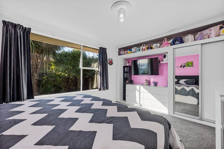 Photo of property in 12 Waratah Street, Avondale, Christchurch, 8061