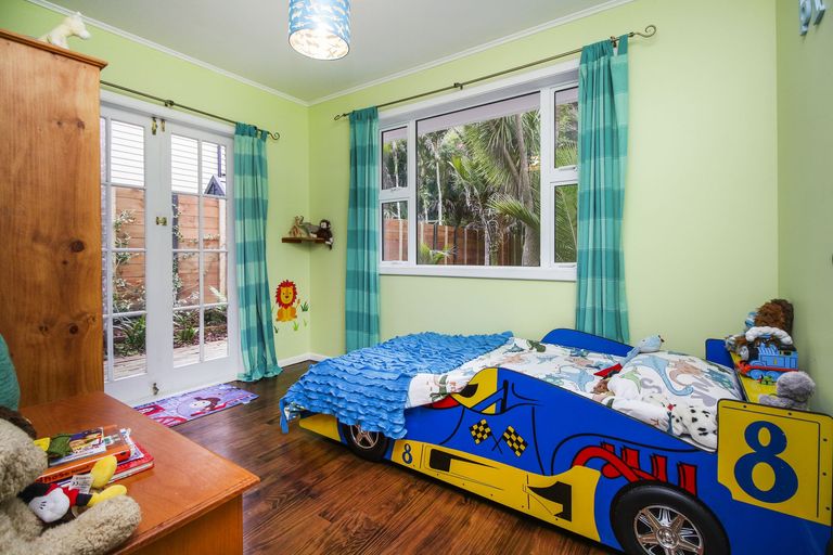 Photo of property in 40 Waima Crescent, Titirangi, Auckland, 0604