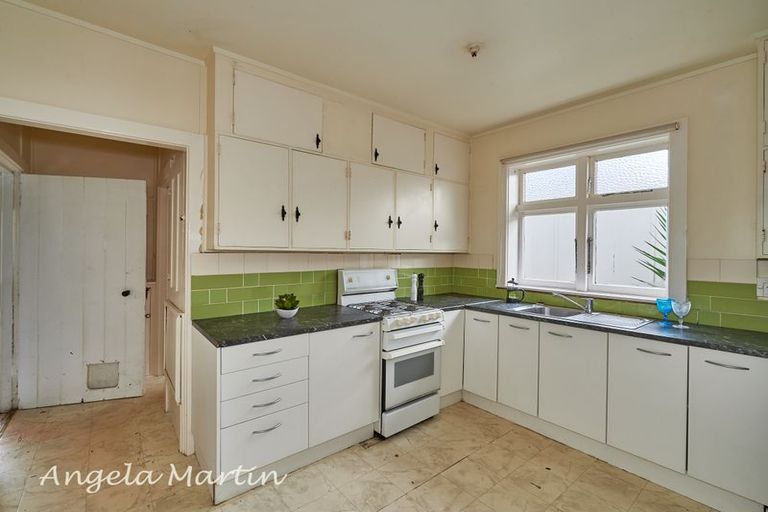 Photo of property in 34 Shamrock Street, Takaro, Palmerston North, 4412