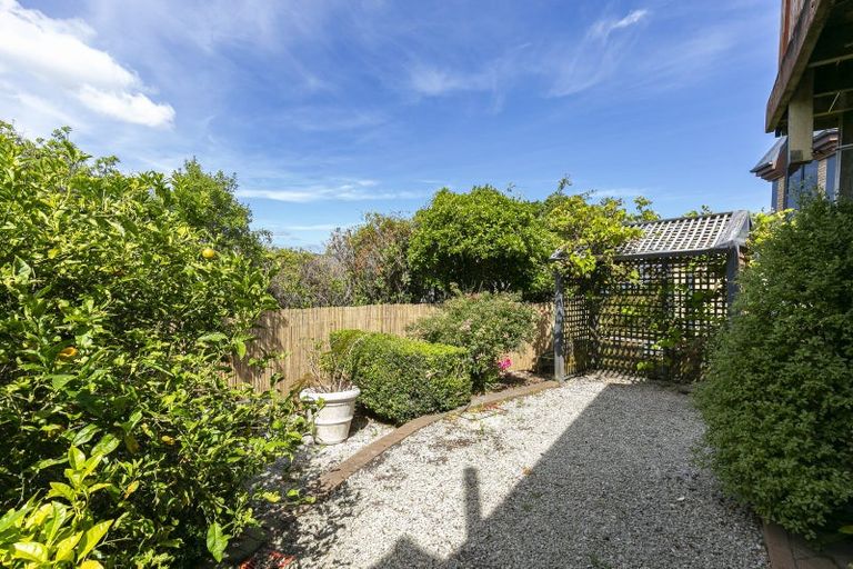 Photo of property in 19 George Gee Drive, Korokoro, Lower Hutt, 5012