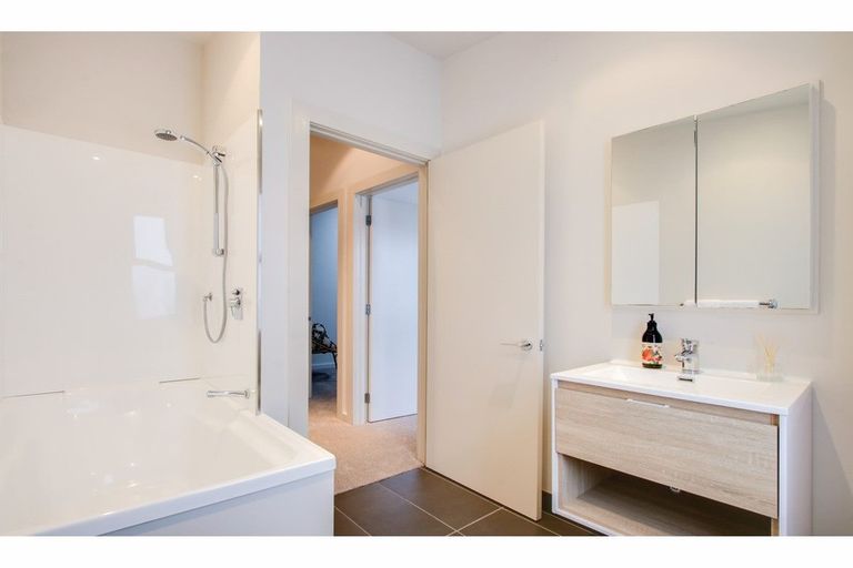 Photo of property in The Terraces, 18/9 Humber Street, Pandora, Napier, 4110