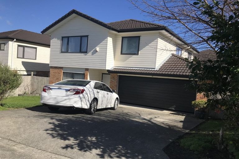 Photo of property in 16 Andover Way, Goodwood Heights, Auckland, 2105