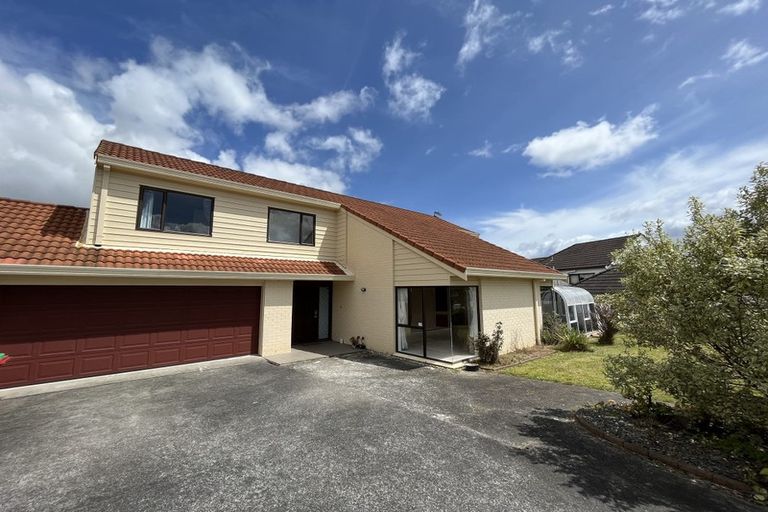 Photo of property in 2/7 Eske Place, Highland Park, Auckland, 2010