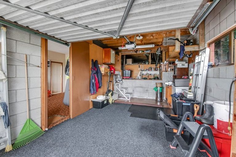 Photo of property in 16 Kaipara Crescent, Helensville, 0800