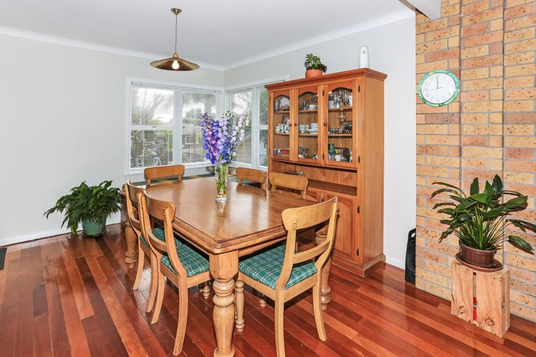 Photo of property in 8 Youngs Road, Papakura, 2110