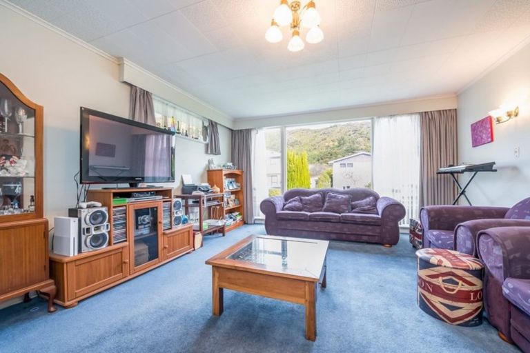 Photo of property in 18 Helvetia Grove, Naenae, Lower Hutt, 5011