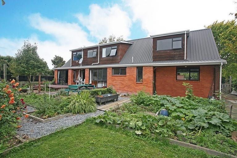 Photo of property in 25 Taumutu Road, Southbridge, 7602