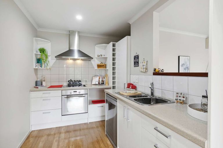 Photo of property in Onslow Heights, 17e Onslow Road, Khandallah, Wellington, 6035