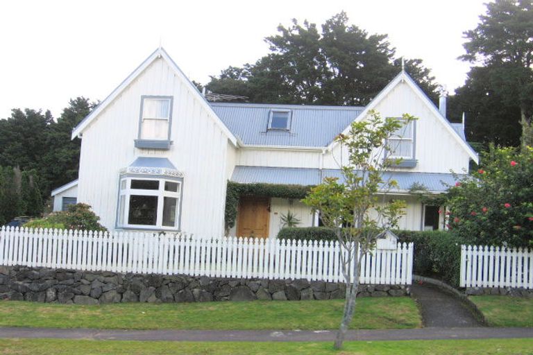 Photo of property in 13 Hakea Place, Totara Heights, Auckland, 2105