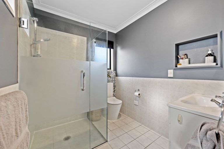 Photo of property in 33 Greenfield Drive, Western Heights, Hamilton, 3200