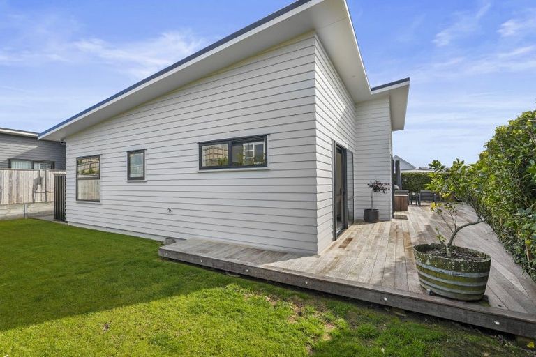 Photo of property in 5 Kuku Avenue, Red Beach, 0932