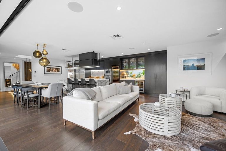 Photo of property in 222 Hurstmere Road, Takapuna, Auckland, 0622