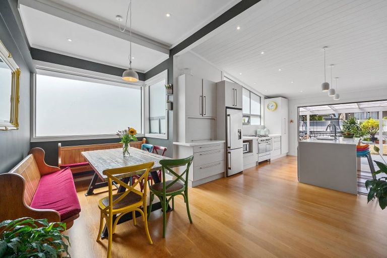 Photo of property in 51 Milford Road, Milford, Auckland, 0620