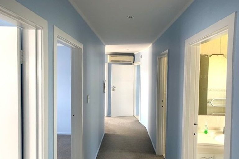 Photo of property in 25 Tamahere Drive, Glenfield, Auckland, 0629