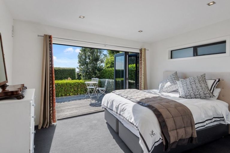 Photo of property in 2a Avery Place, Redcliffs, Christchurch, 8081