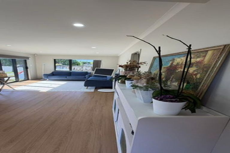 Photo of property in 89a Cascades Road, Pakuranga Heights, Auckland, 2010