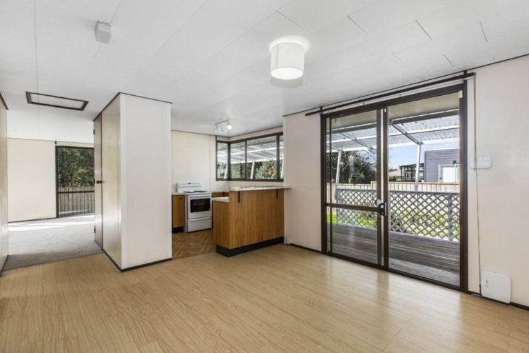 Photo of property in 1/3175 Great North Road, New Lynn, Auckland, 0600