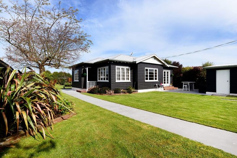 Photo of property in 17 Thackeray Street, Saint Andrews, 7988