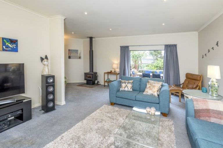 Photo of property in 8 Te Ropata Place, Waikanae Beach, Waikanae, 5036