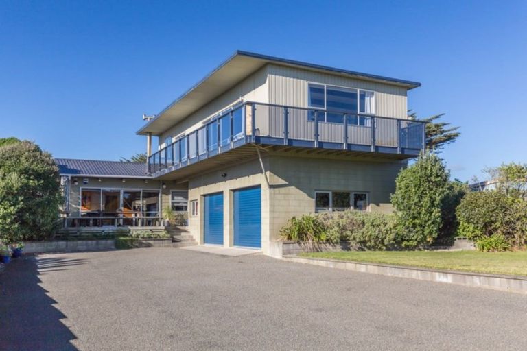 Photo of property in 20 Kent Avenue, Waitarere Beach, Levin, 5510