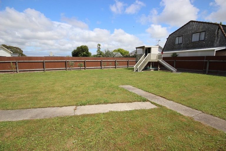 Photo of property in 2 Bristol Crescent, Roslyn, Palmerston North, 4414