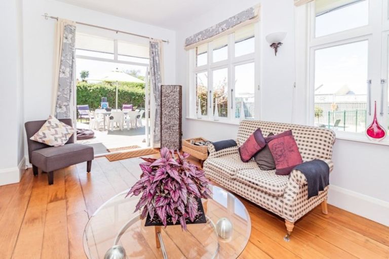 Photo of property in 2 Tulloch Street, Saint Johns Hill, Whanganui, 4500