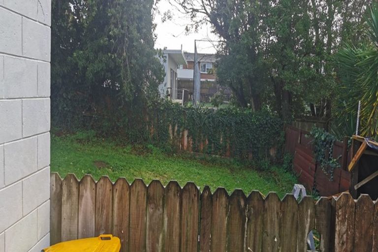 Photo of property in 2/55 Glenmore Road, Sunnyhills, Auckland, 2010