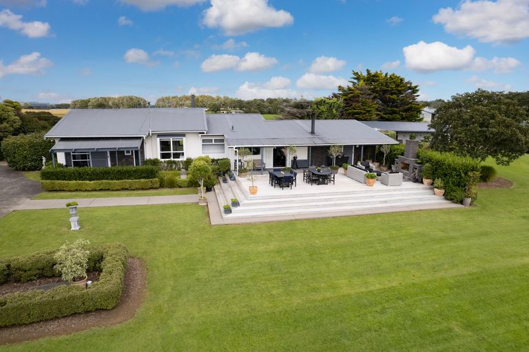 Photo of property in 1402 Glenbrook Road, Glenbrook, Waiuku, 2681