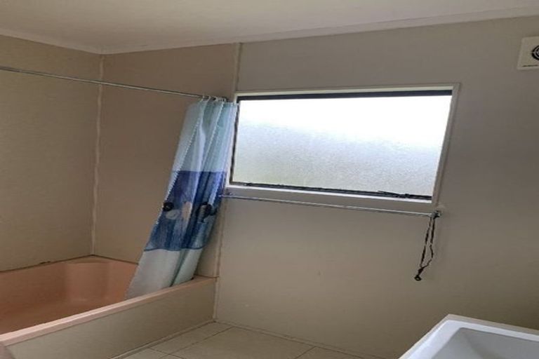 Photo of property in 1/33 Becroft Drive, Forrest Hill, Auckland, 0620