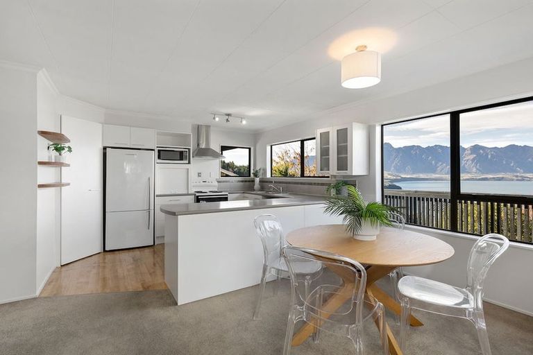 Photo of property in 44 Wynyard Crescent, Fernhill, Queenstown, 9300