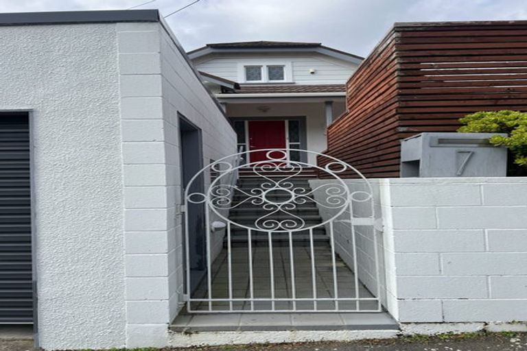 Photo of property in 7 Naughton Terrace, Kilbirnie, Wellington, 6022